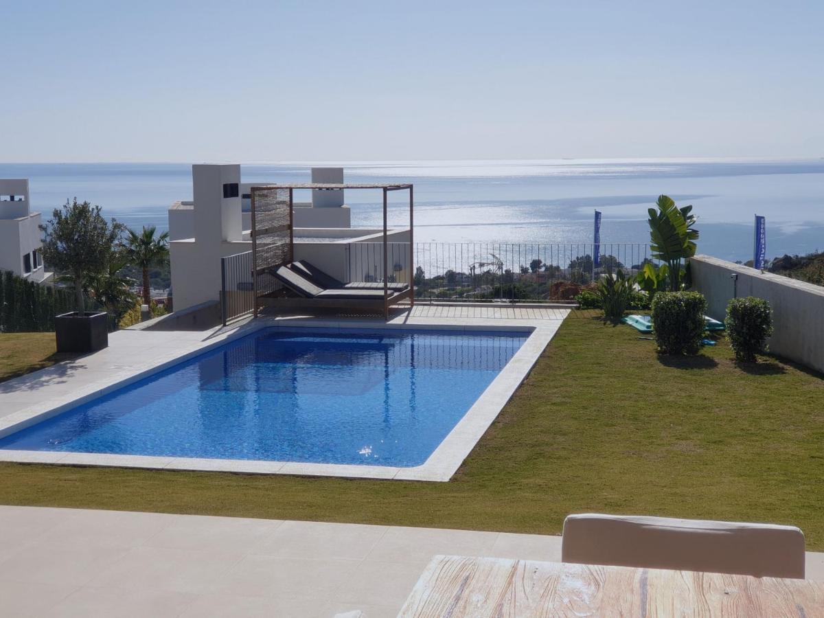2260-Luxury Villa With Private Pool And Seaview Манилва Экстерьер фото