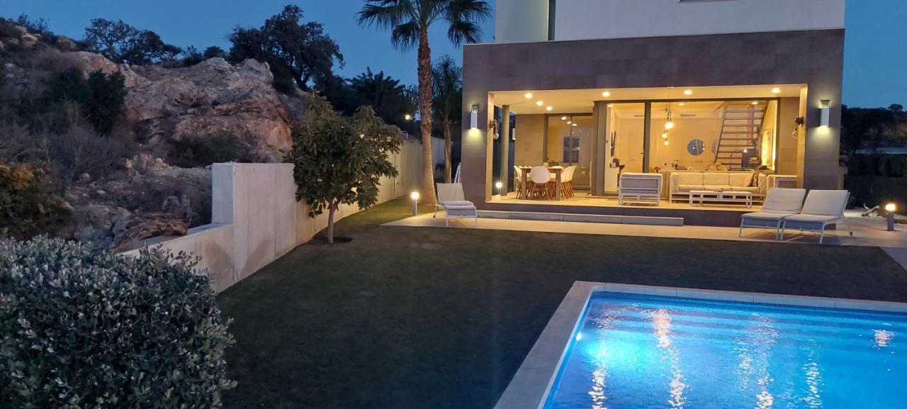 2260-Luxury Villa With Private Pool And Seaview Манилва Экстерьер фото